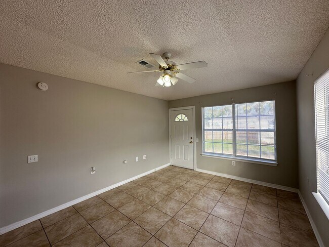 Foto del edificio - 3 Bedroom 2 Bath Cottage Home for Rent!