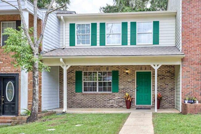 Building Photo - Adorable Two Bedroom, Townhouse....$1,250....