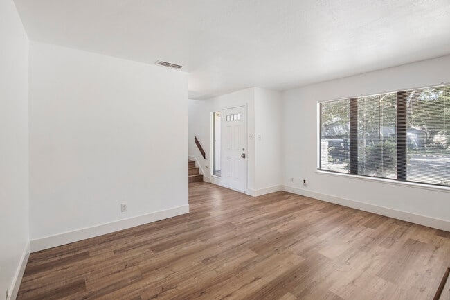 Building Photo - 6920 Allegheny Pl