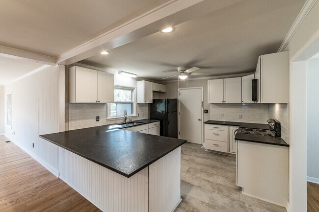 Building Photo - 11309 Crestfield Dr SE