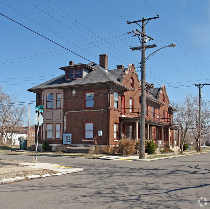 Primary Photo - Lincoln Street Apartments
