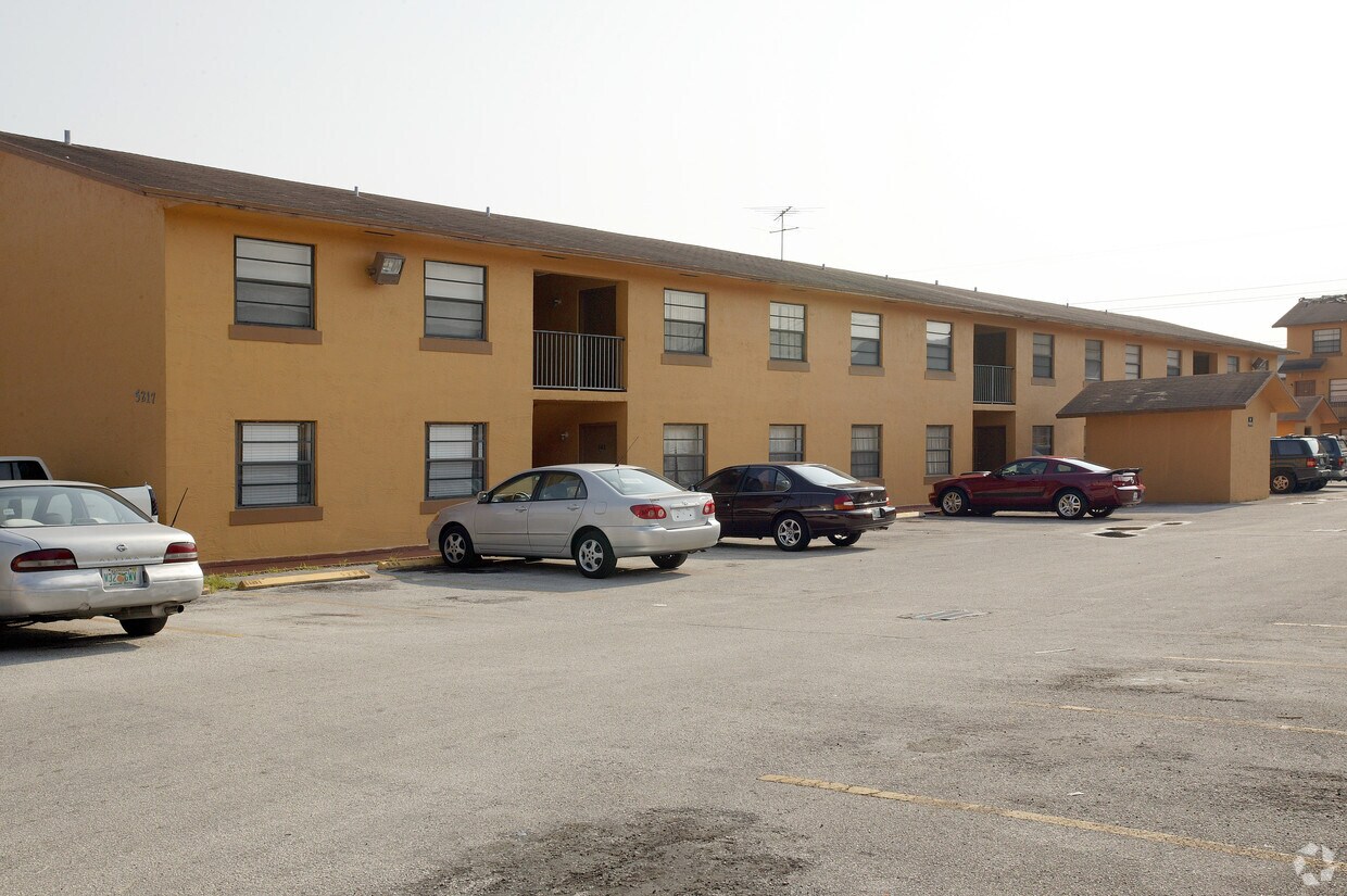 Building Photo - 5217 W 22nd Ct