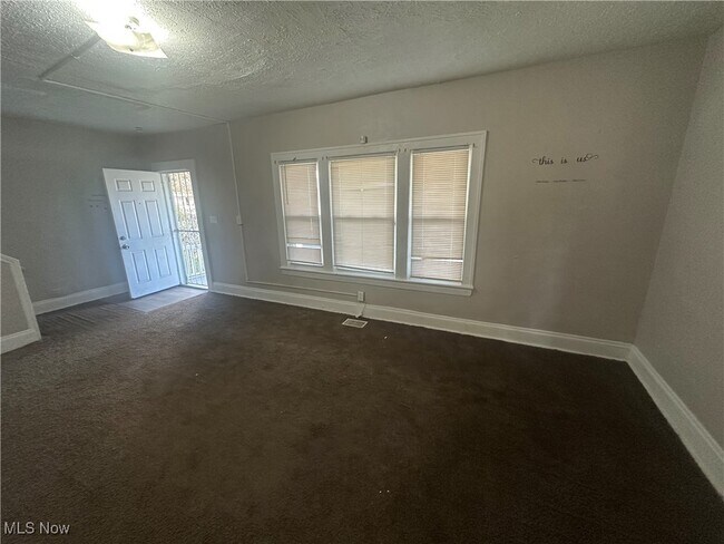 Foto del edificio - 13512 Edgewood Ave