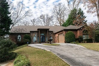 Building Photo - 2050 Oak Grove Rd NE