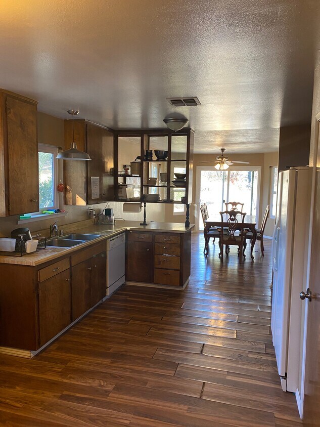 Foto principal - 42896 Country Club Dr W