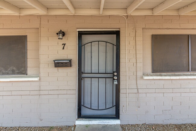Photo - 1629 W Fillmore St Apartment