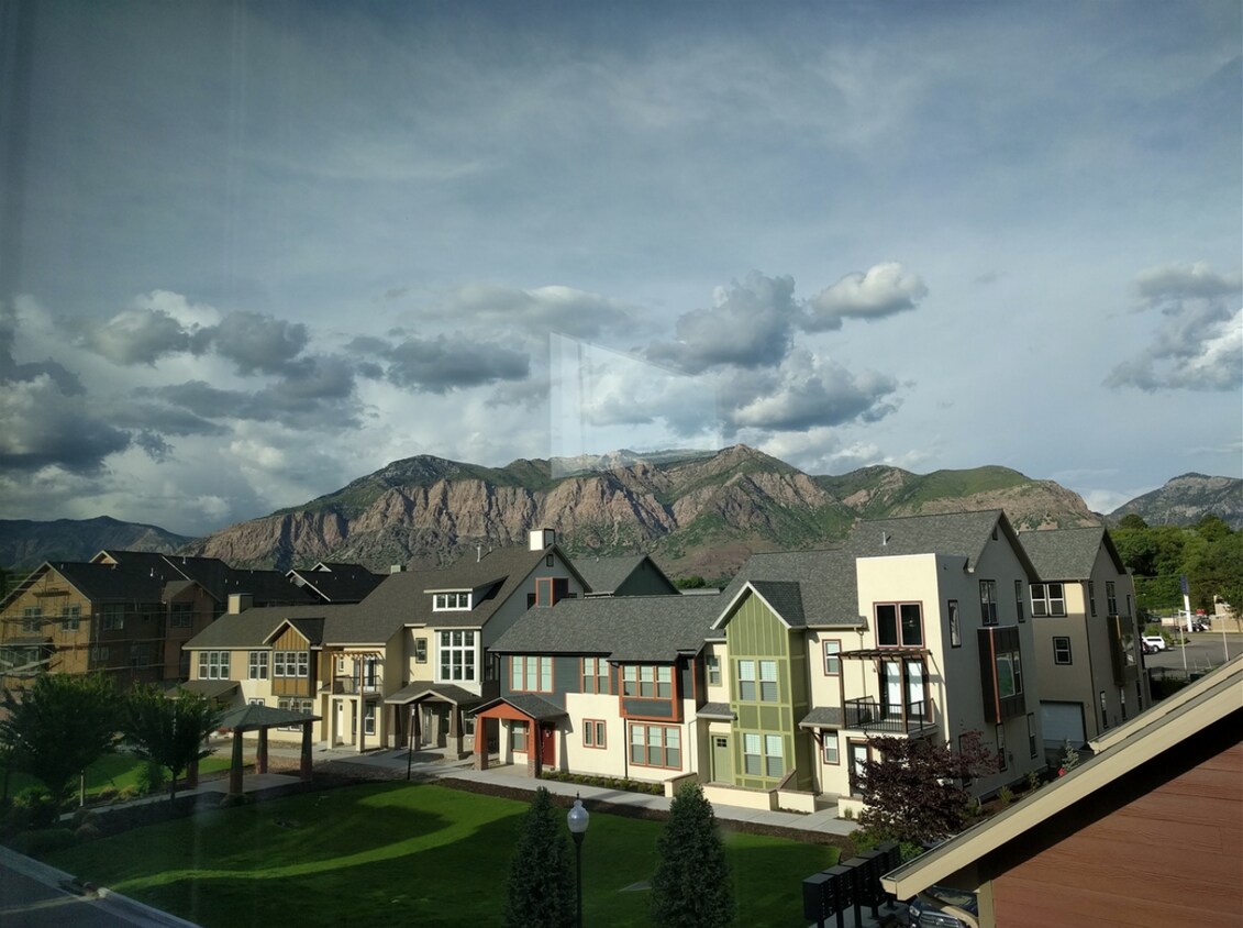 315 E Oak Hollow Dr, Ogden, UT 84401 Townhome Rentals in Ogden UT