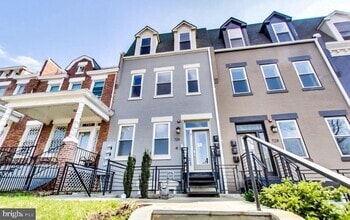Building Photo - 726 Girard St NW