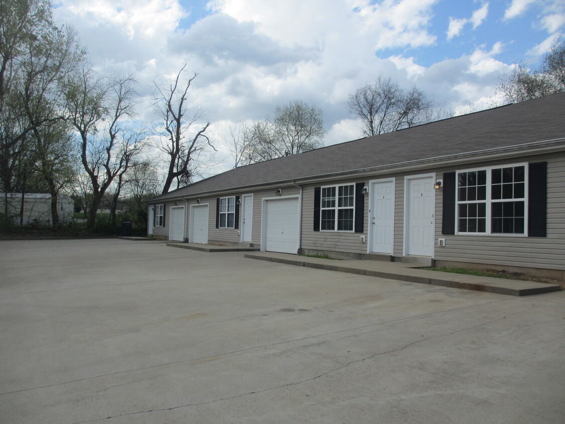Primary Photo - 9065 Pembroke Oak Grove Rd