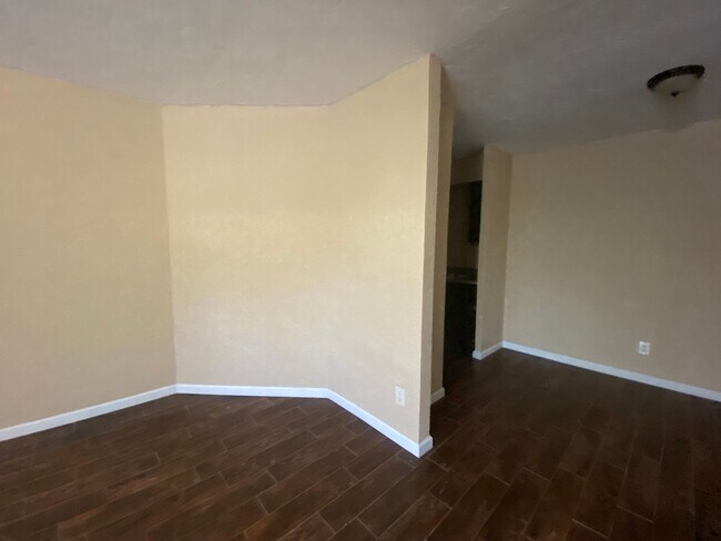 Building Photo - 1 Bedroom 1 Bath Condo *NW Expressway*****...