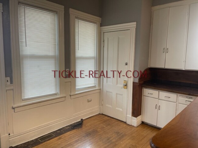 Building Photo - 14 Rowley Street