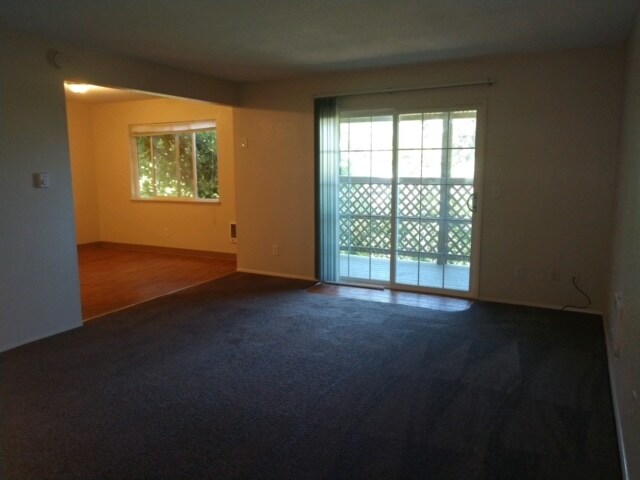 Foto del edificio - 113 SW Cherry Park Rd