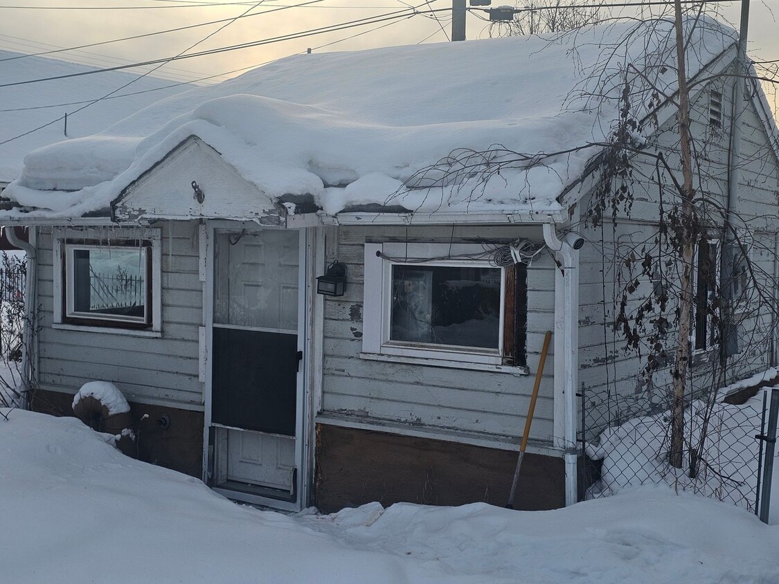 Primary Photo - 1458 Noble St