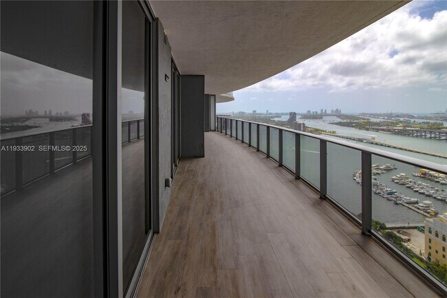 Foto del edificio - 488 NE 18th St