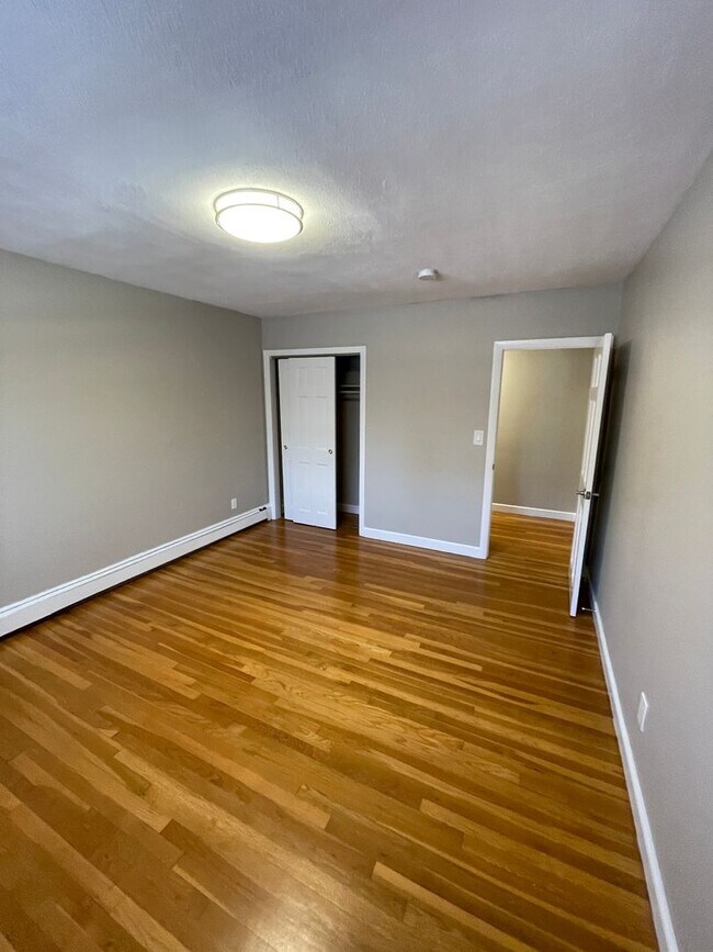 Foto del edificio - 1-Bedroom H & HW + Parking * Newton Riverside MBTA GL-D