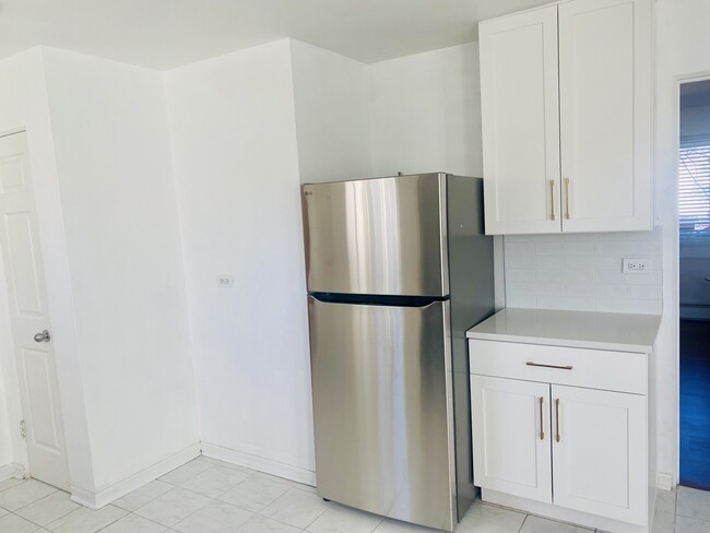 Pantry, under cabinet lighting - 417 W Miner St