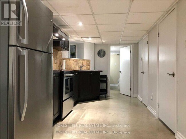 Photo du bâtiment - LOWER - 42B RADFORD AVENUE