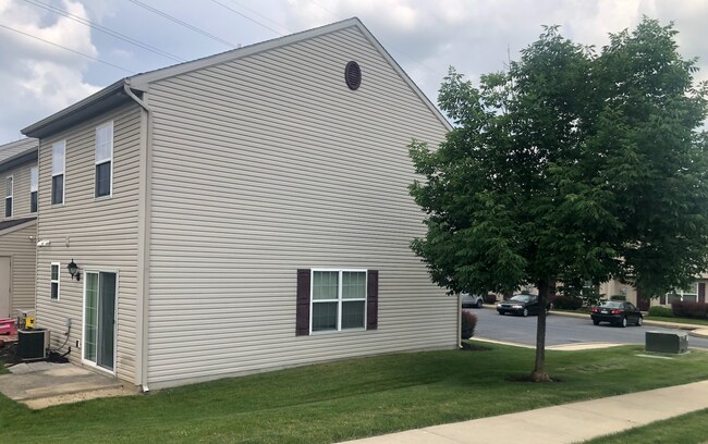 Building Photo - 2101 Quail Hollow Dr