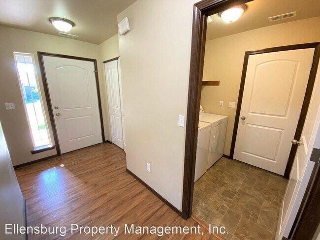 Building Photo - 3 br, 2 bath House - 2404 N Brentwood St.