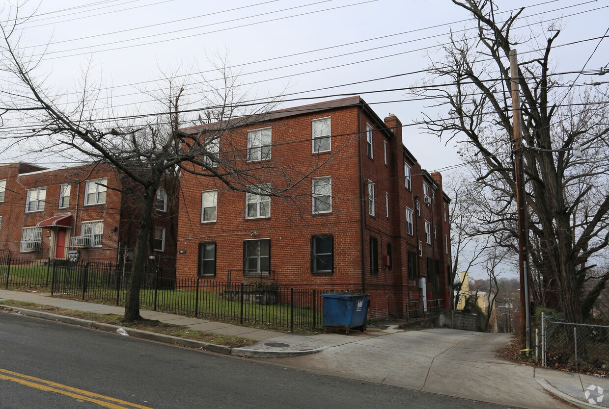 4th St SE Apartaments - 4009-4015 4th St SE