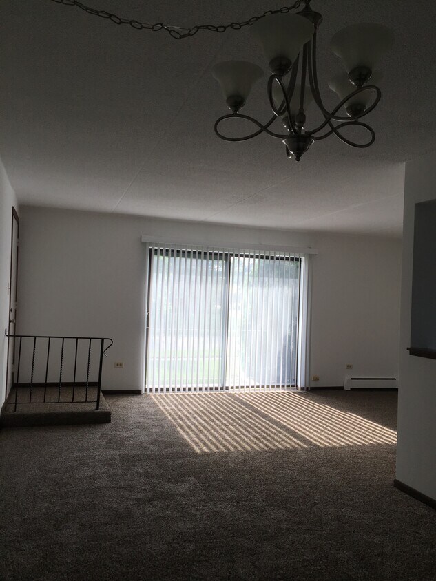 Living room with huge balcony - 15705 Tiffany Dr