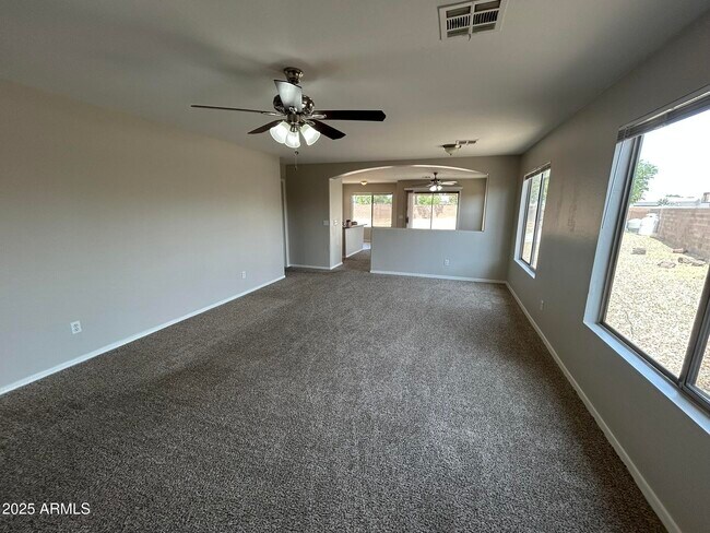 Building Photo - 15070 N 150th Ln