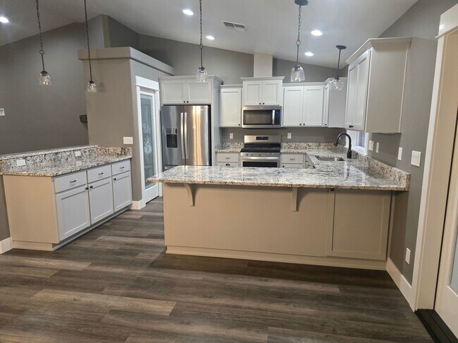 Foto del edificio - 3 bed 2 bath  Home for Rent in Grants Pass