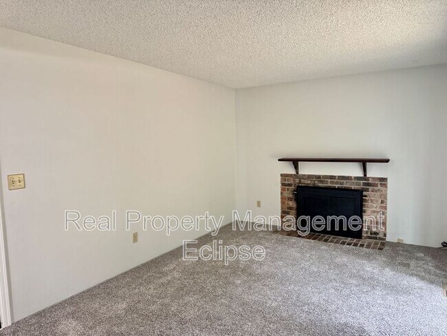 Foto del edificio - 13617 SE Fairwood Blvd