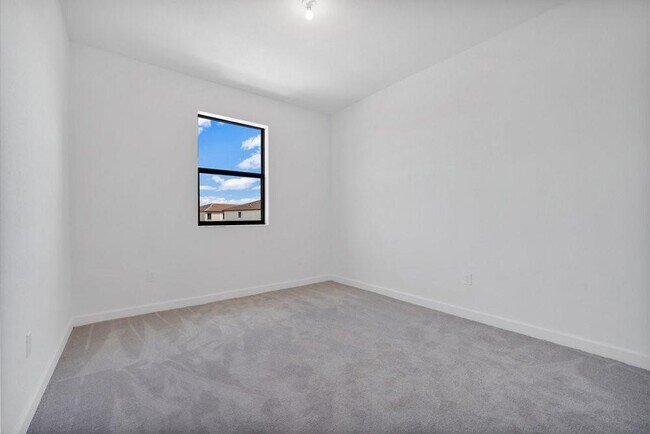 Building Photo - 250 SW 159th Ln