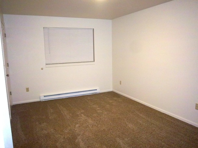 Building Photo - 4891 Basswood Dr