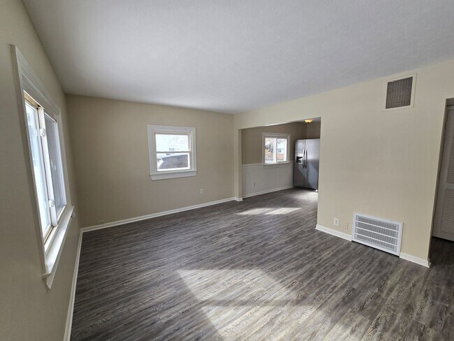 Building Photo - This spacious and freshly updated 3–4 bedroom home offers multiple living areas and modern finish...