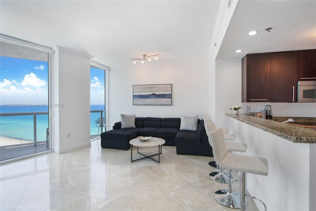 Building Photo - 6515 Collins Ave