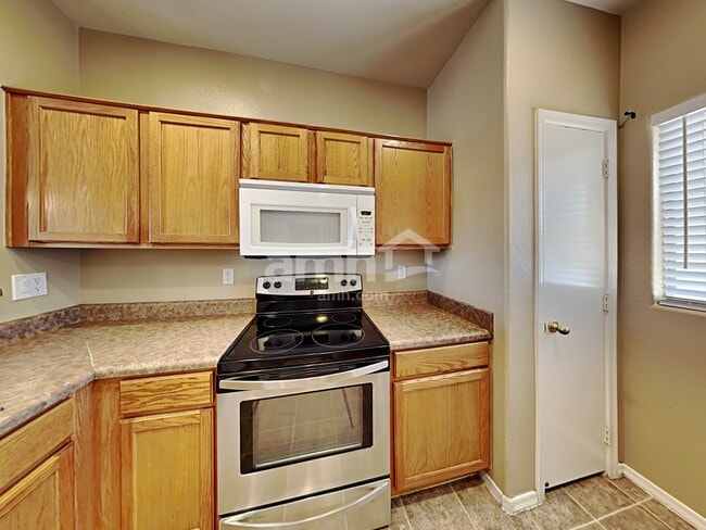 Building Photo - 614 W Mountain View Dr