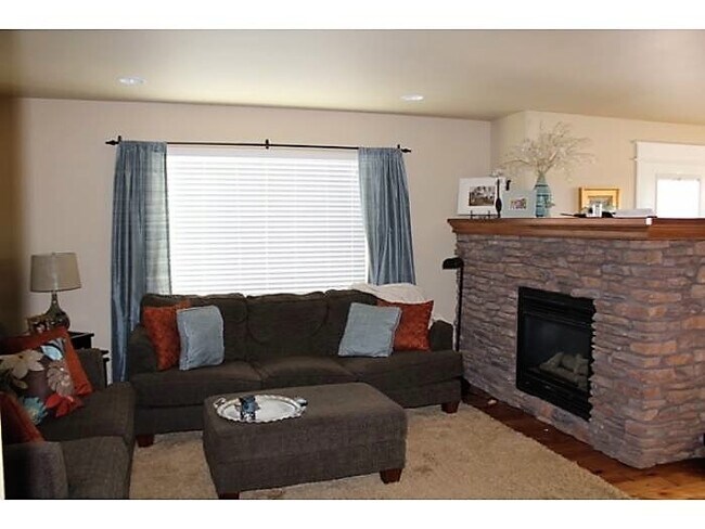 Building Photo - 2945 Warbler Way