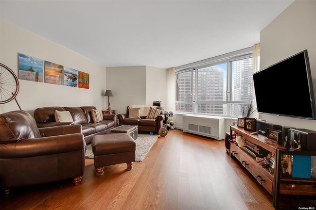 Foto del edificio - 200 E 94th St