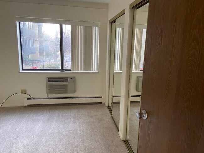 Foto del edificio - 14300 E Marina Dr