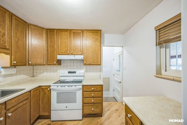 Building Photo - Spacious 4BR House in Denver
