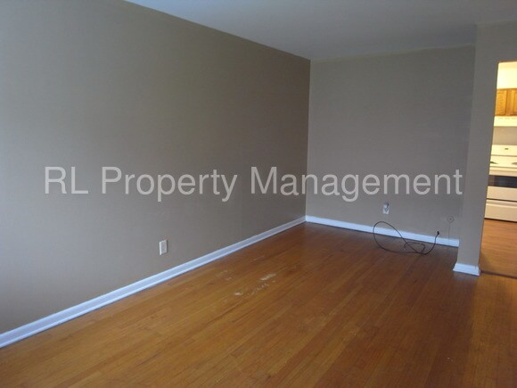 Building Photo - 879 N Meadows Ct