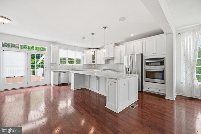 Building Photo - 24267 Purple Finch Dr