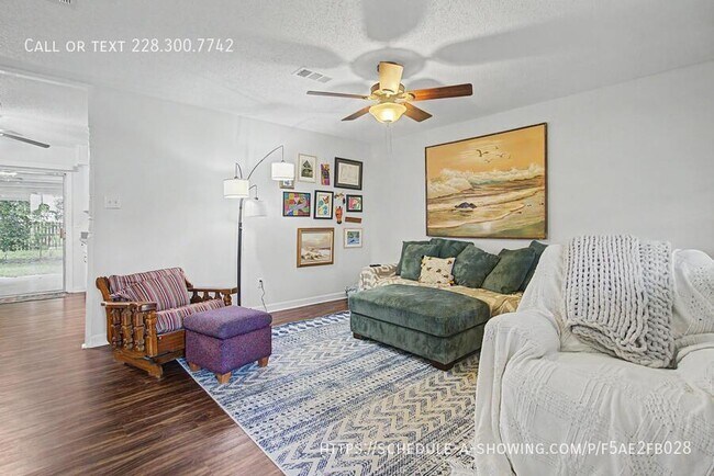 Foto del edificio - 883 Rustwood Dr