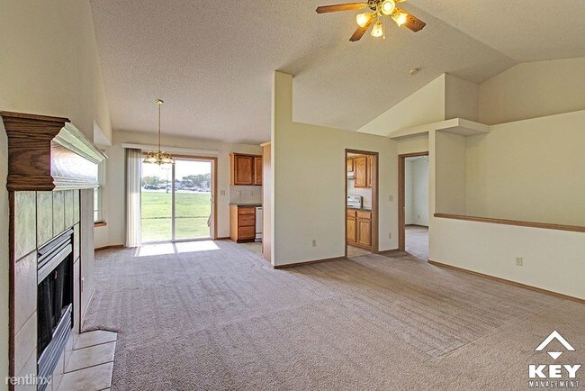 Building Photo - 3 br, 3 bath Townhome - 8923 W Delano Circle