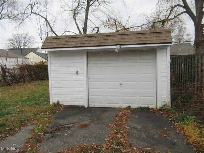 Foto del edificio - 18712 Parkmount Ave