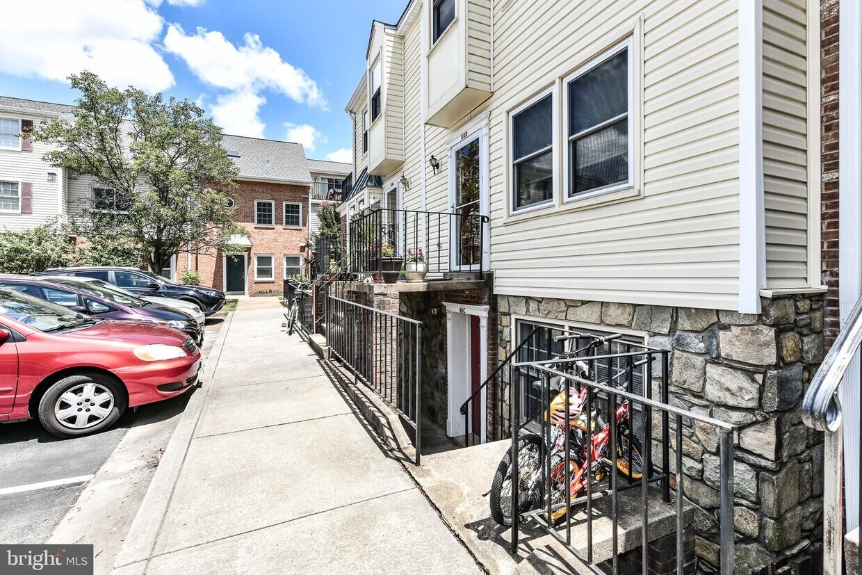 Primary Photo - 60 N Bedford St