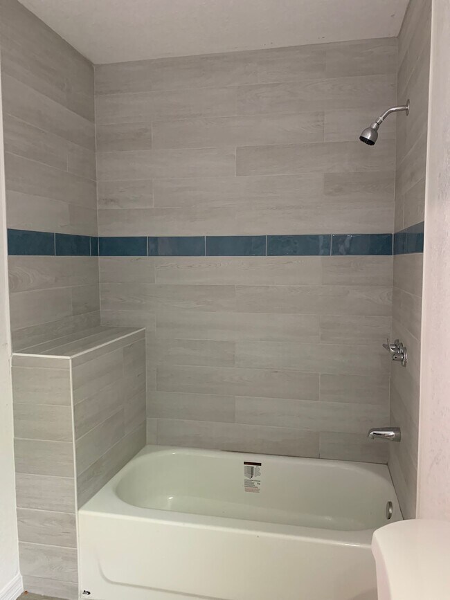 bathroom 1 - 2023 7th Ave E