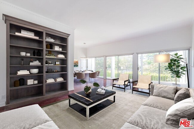 Building Photo - 516 San Vicente Blvd
