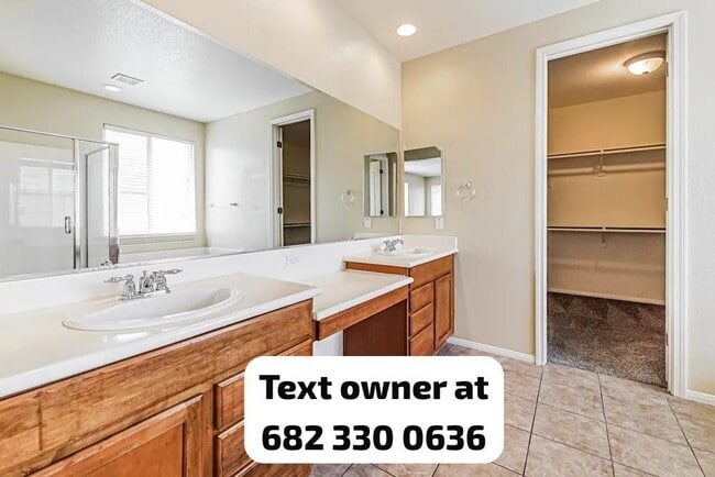 Building Photo - 44906 Lotus Ln