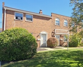Building Photo - 24496 Clareshire Dr