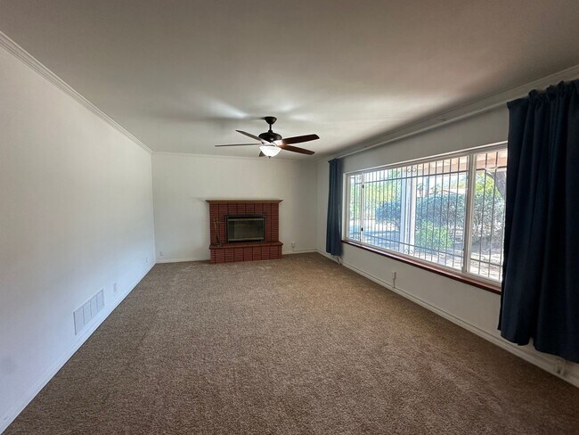 Foto del edificio - 2233 E Seneca St