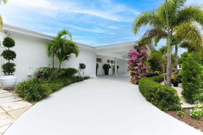 Foto del edificio - 246 Elwa Pl