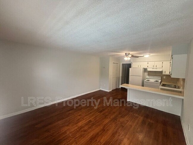 Building Photo - 1031 Columbia Ave